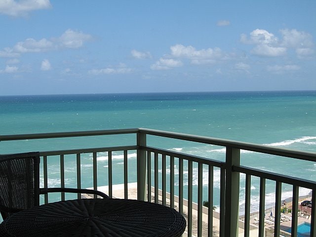 Building Photo - 2080 S Ocean Dr