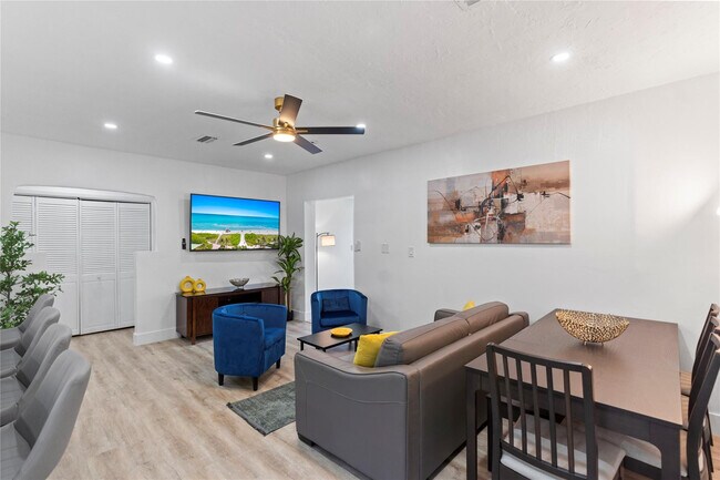 Building Photo - 719 NE 36th St