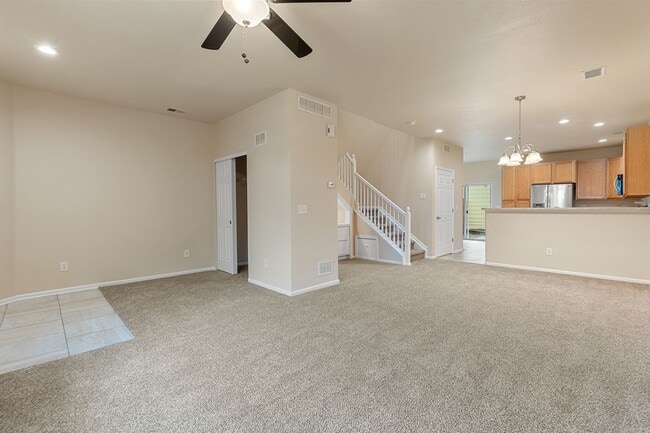Building Photo - Evolve Real Estate: Beautiful 3 Bed / 2.5 ...