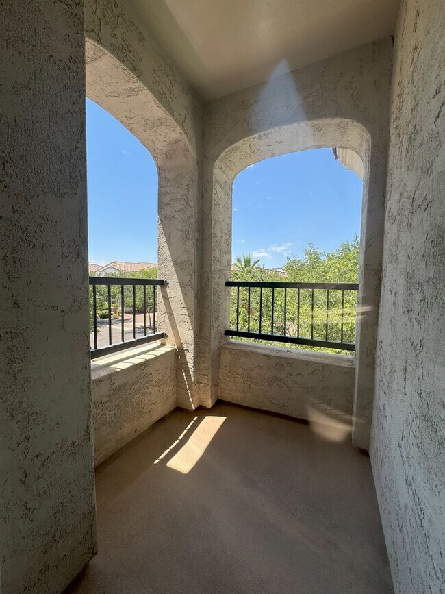Building Photo - COMING SOON! LYONS GATE 5 BDRM + LOFT W CO...
