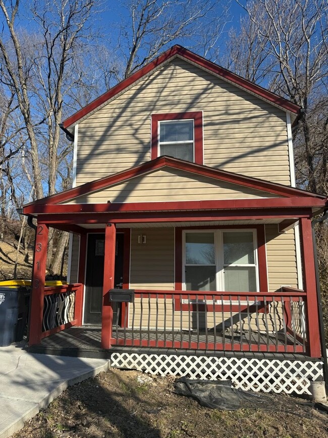 Building Photo - Beautifully Remodeled 3 Bedroom, 3 Bath Home for Rent!