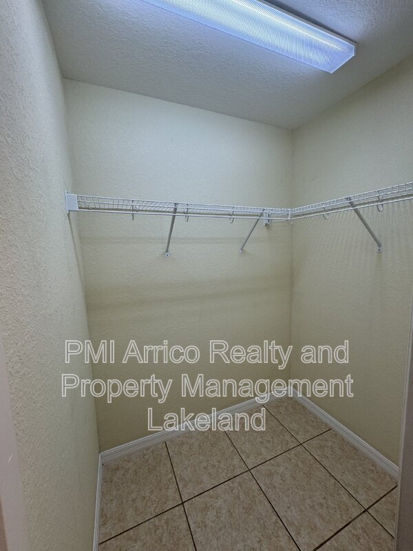 Building Photo - 972 Lake Lure Loop E