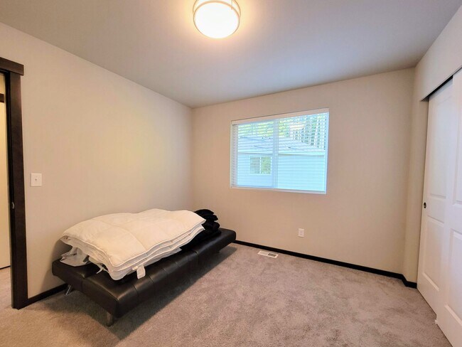 Building Photo - Available in May - 3bed home at The Reserve – Close to ferries, shopping and dining!