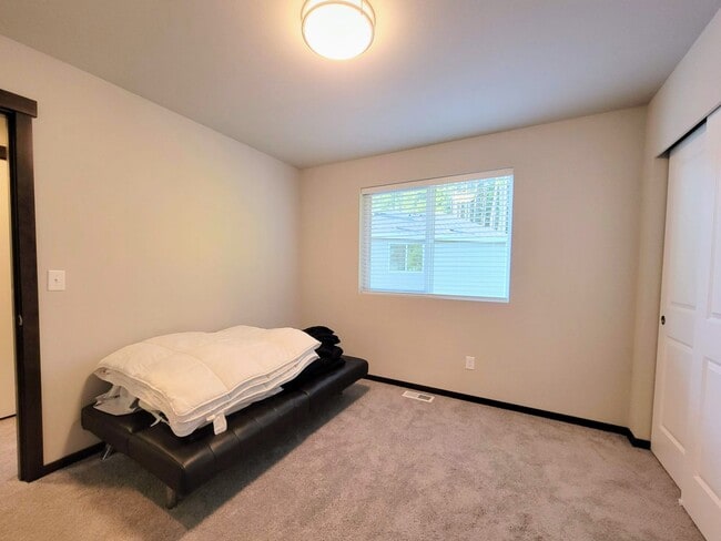 Building Photo - Available NOW!- 3bed home at The Reserve – Close to ferries, shopping and dining!