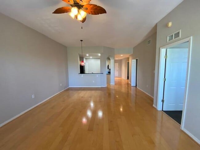 Building Photo - 3 Bedroom 2 Bathroom top floor condo at the Terraces of East Village.