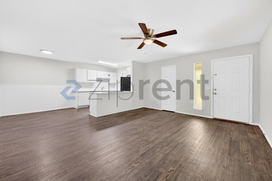 Building Photo - Unit 5022