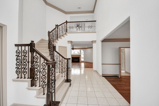 Building Photo - 8119 Meadow Vista Dr