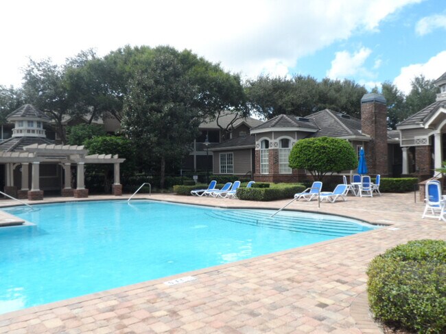 Building Photo - 1/1 lake and pool view with 1 car detached...