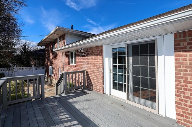 Building Photo - 91 Birchwood Park Dr