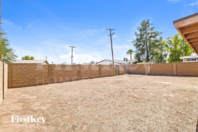 Building Photo - 7427 E McKinley St