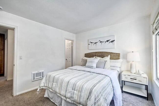 Building Photo - AWESOME ONE BEDROOM APARTMENT