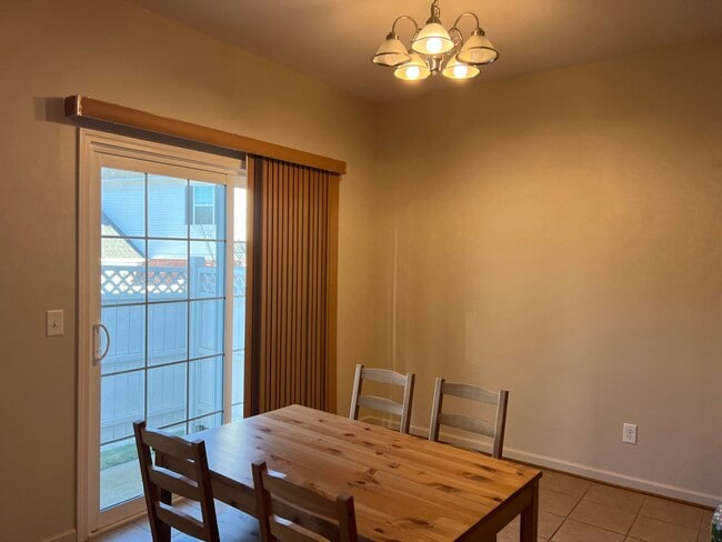 Building Photo - 1402 Riversedge Dr