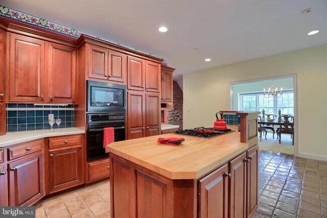 Building Photo - 1886 Conard Rd