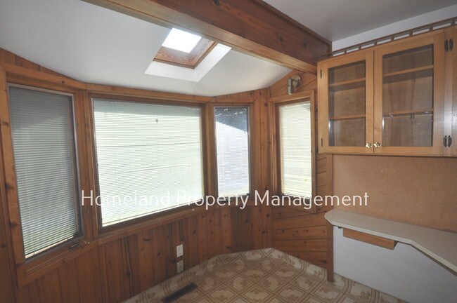 Building Photo - 3 Bedroom Duplex