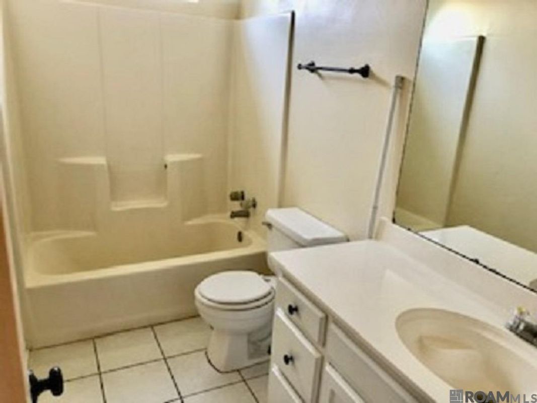 Building Photo - 38159 Willow Lake E Ave