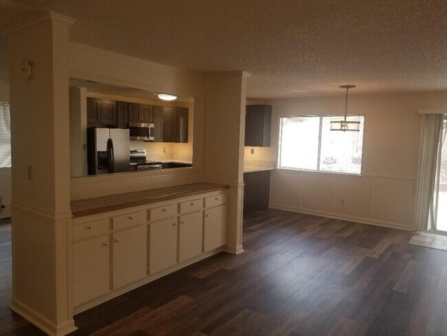 Building Photo - 2085 Severn Dr