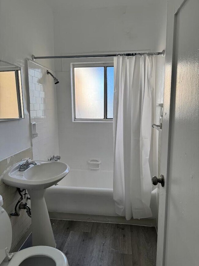 Interior Photo - 836 S. Harvard LLC