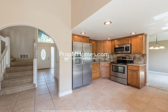Building Photo - Spacious 3 Bedroom Home in Happy Valley - Large Fenced Yard!