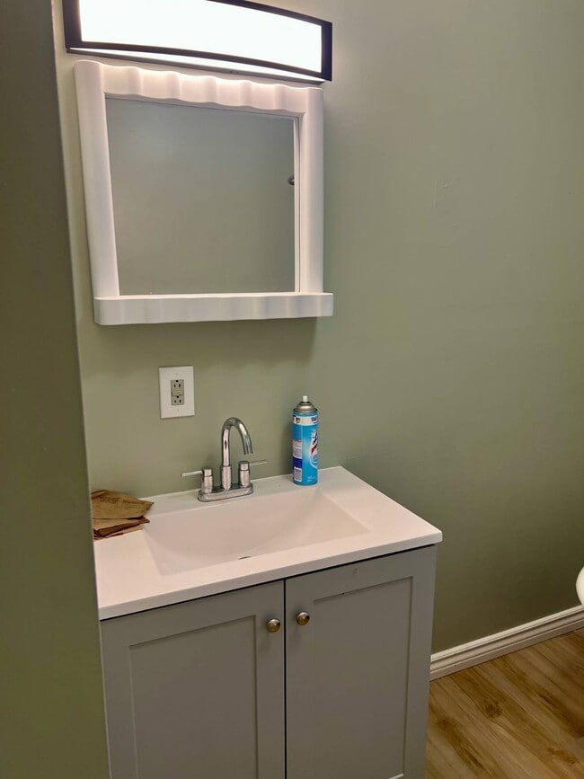 Building Photo - 19 Bunn St