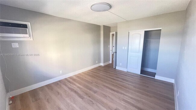 Building Photo - 200 S Birch Rd