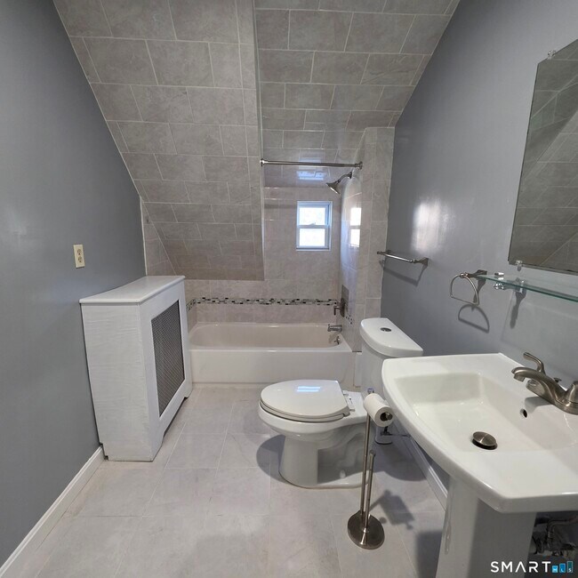 Building Photo - 142 Oakland Terrace