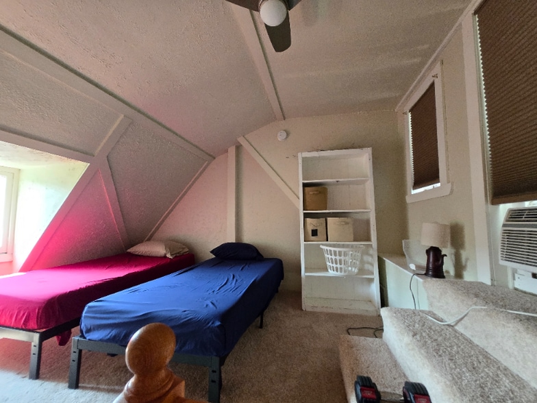 Building Photo - 906 Tyson St