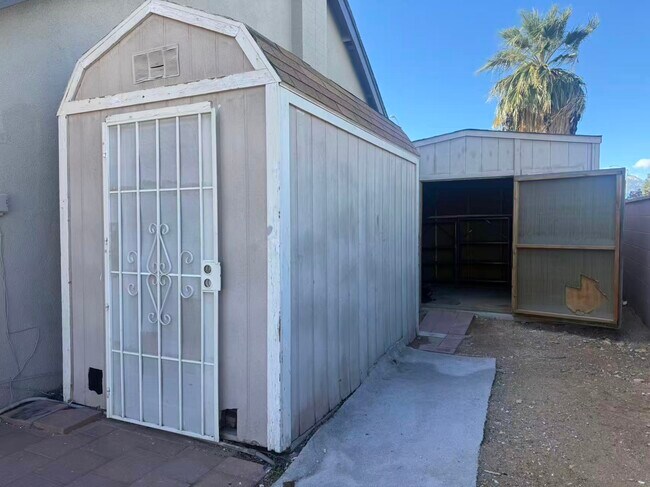 Building Photo - 1662 Shadow Mountain Pl