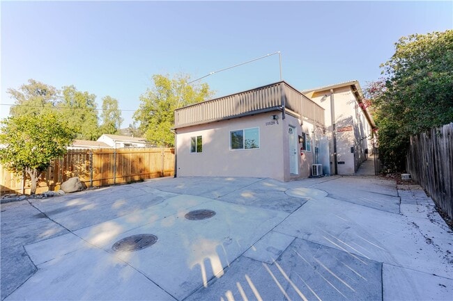 Building Photo - 10528 Hillhaven Ave