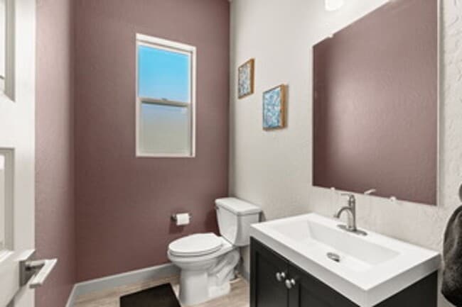 Building Photo - Like New Los Lunas Home!