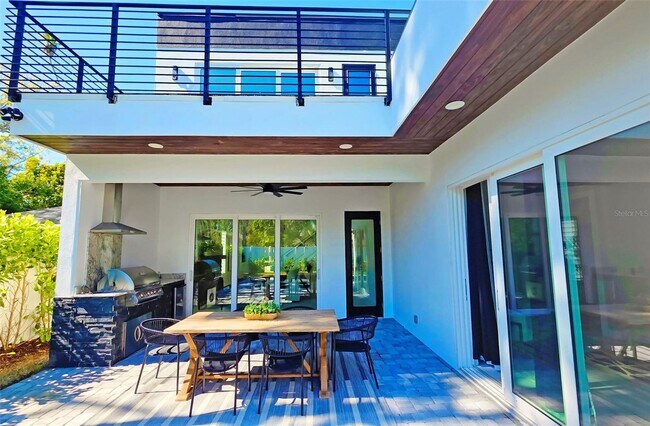 Building Photo - Bold Sarasota Bay Luxury Custom Home, 5 beds/4 baths, Private pool.