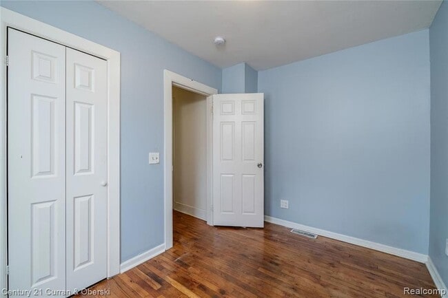 Building Photo - 23141 Harding Ave