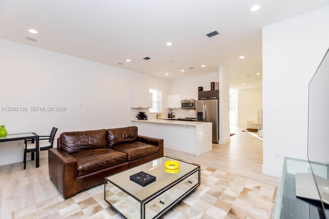 Building Photo - 2875 SW 33rd Ct