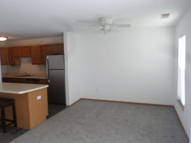 Building Photo - 6935 70th Ct