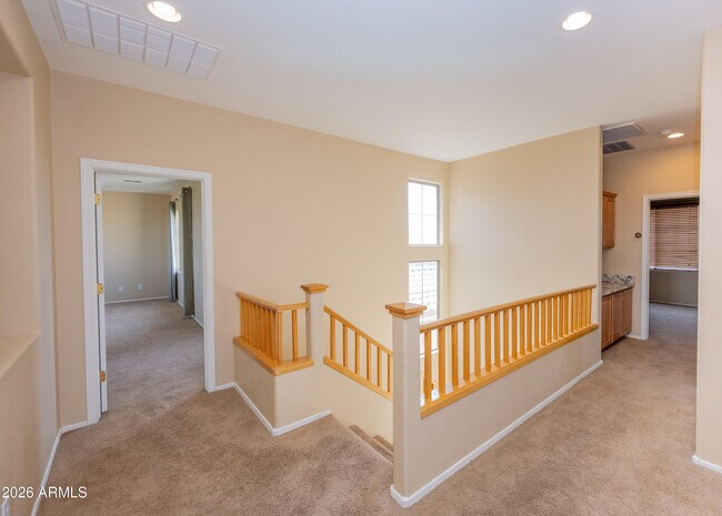 Building Photo - 2023 W Shackleton Dr