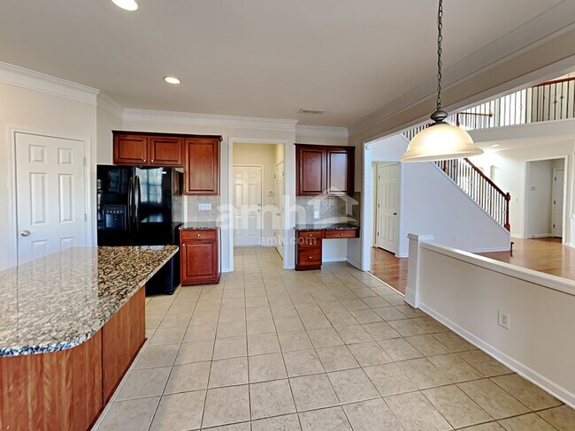 Building Photo - 407 Pinoak Dr