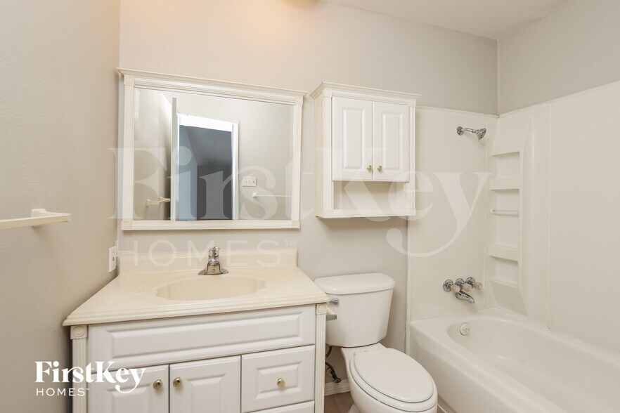 Building Photo - 2617 Branch Oaks Dr