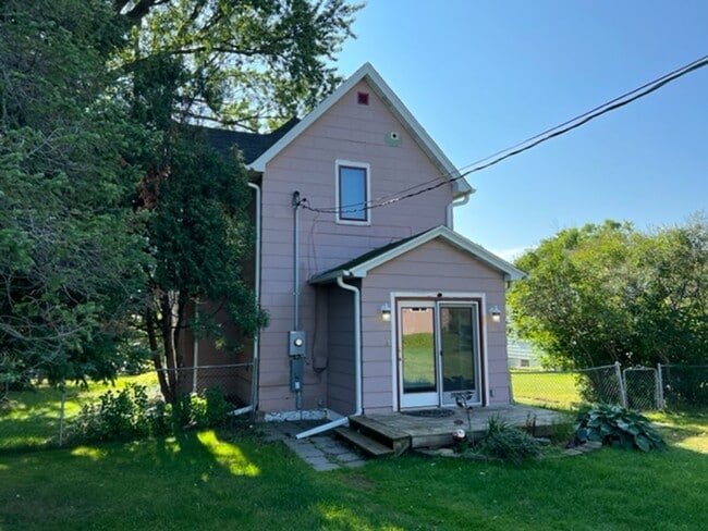 Building Photo - Duluth MN - 4+ bed - 2-bath - 2-car garage