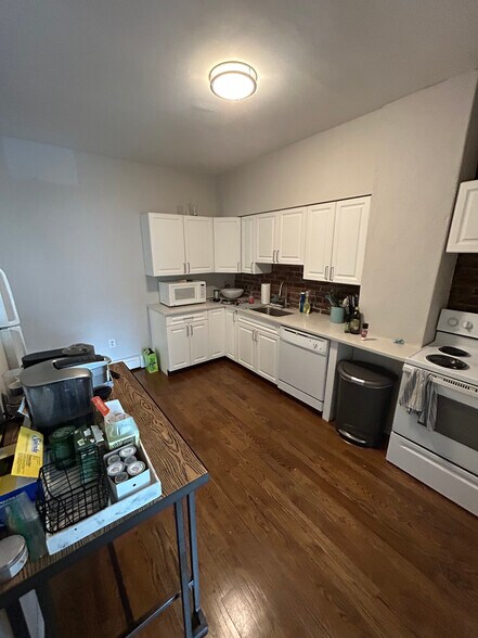 Building Photo - 11 Stearns Rd