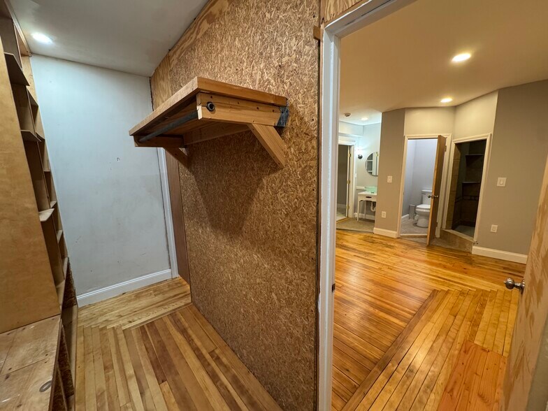 Building Photo - 70 Edwards St