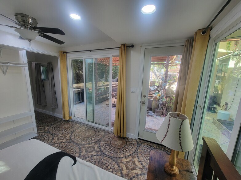 Building Photo - 11001 Darby Ave