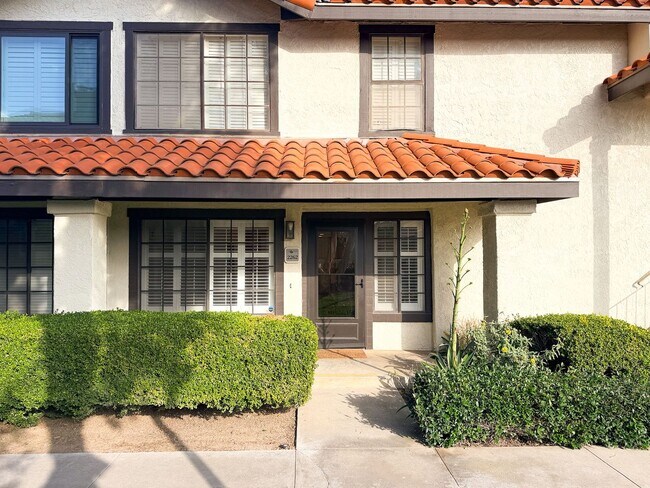 Building Photo - 2262 Martinique Ln