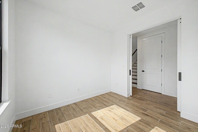 Building Photo - 1131 E Yellowstone Pl