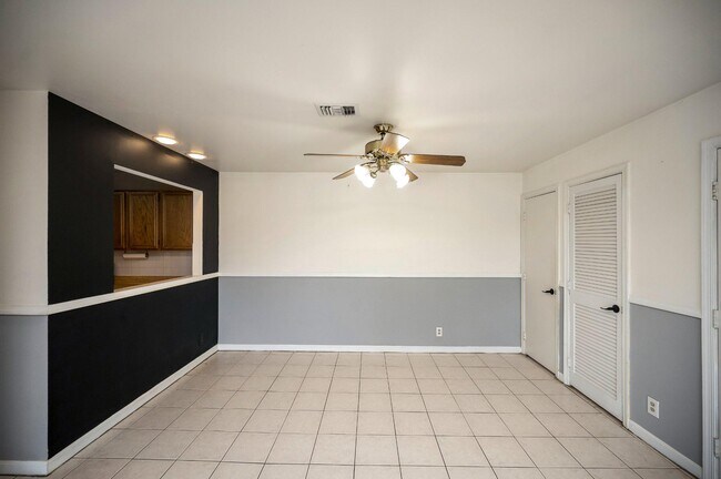 Building Photo - 102 Piccadilly Ln