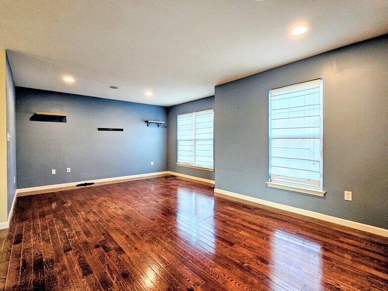 Building Photo - 117 Ironwood Ct