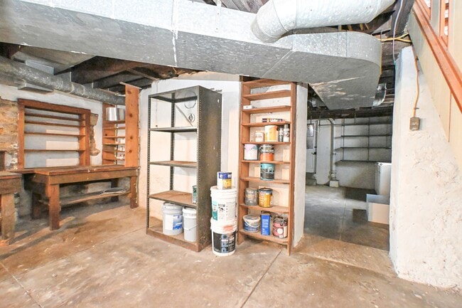 Building Photo - 735 Considine Ave