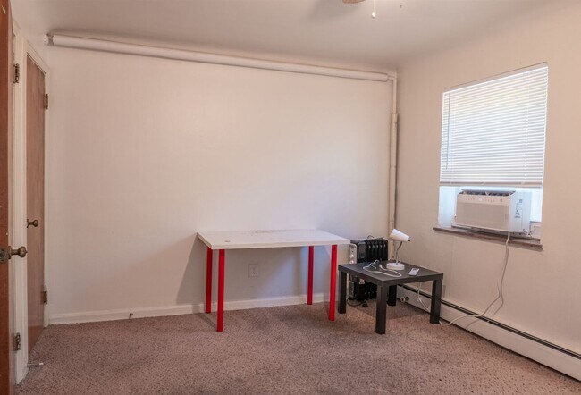 Building Photo - 412 Volkert Pl