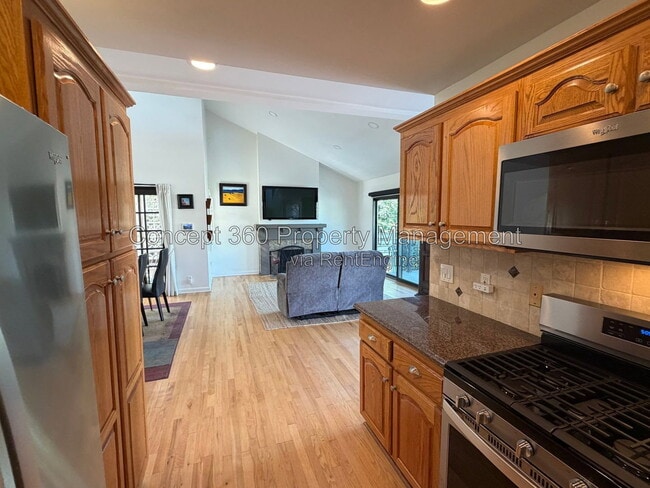 Building Photo - 237 Novara Dr