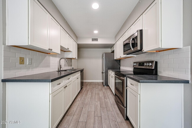 Building Photo - 5634 S Captain Kidd Ct