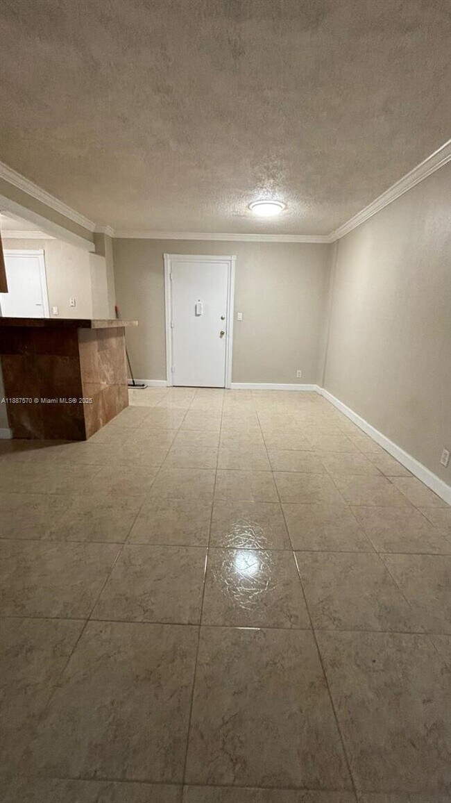 Building Photo - 1913 S Ocean Dr