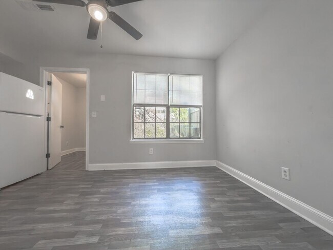Building Photo - Stylish 2BR Townhome in West Ashley – Modern Living in a Prime Location!